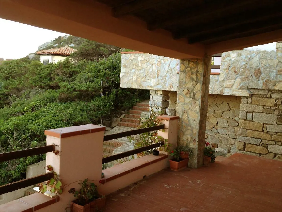 Вилла Casa Fronte Mare A La Maddalena Дом отдыха Ла-Маддалена